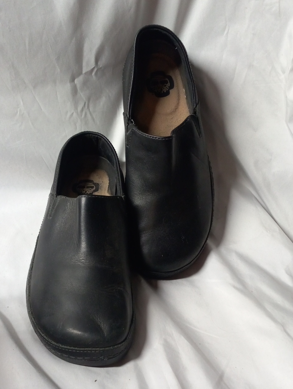 Black Slip-On Menās Work Shoes